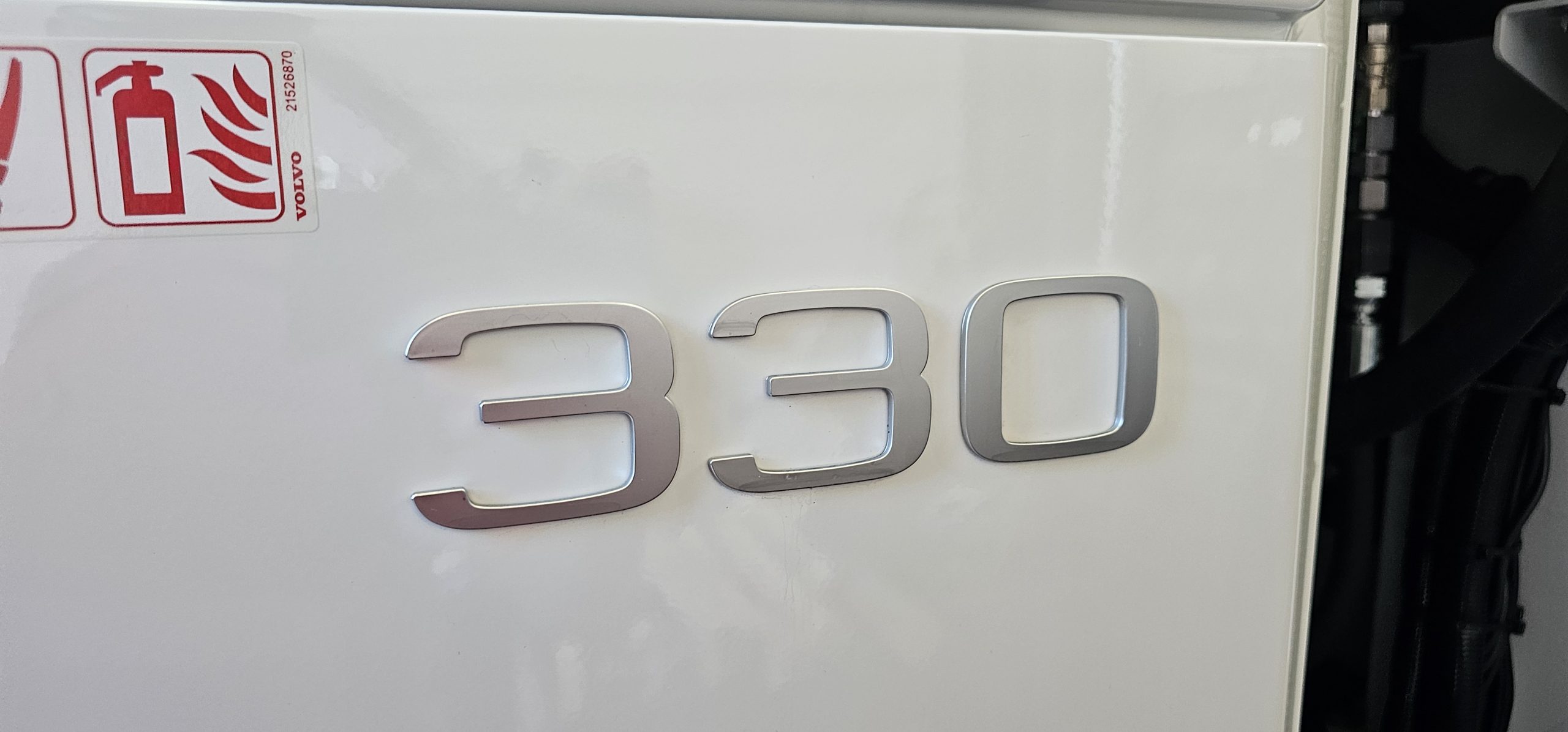 Otettiin 330 hepan moottori, mutta eihän autoja teholla ajetakaan