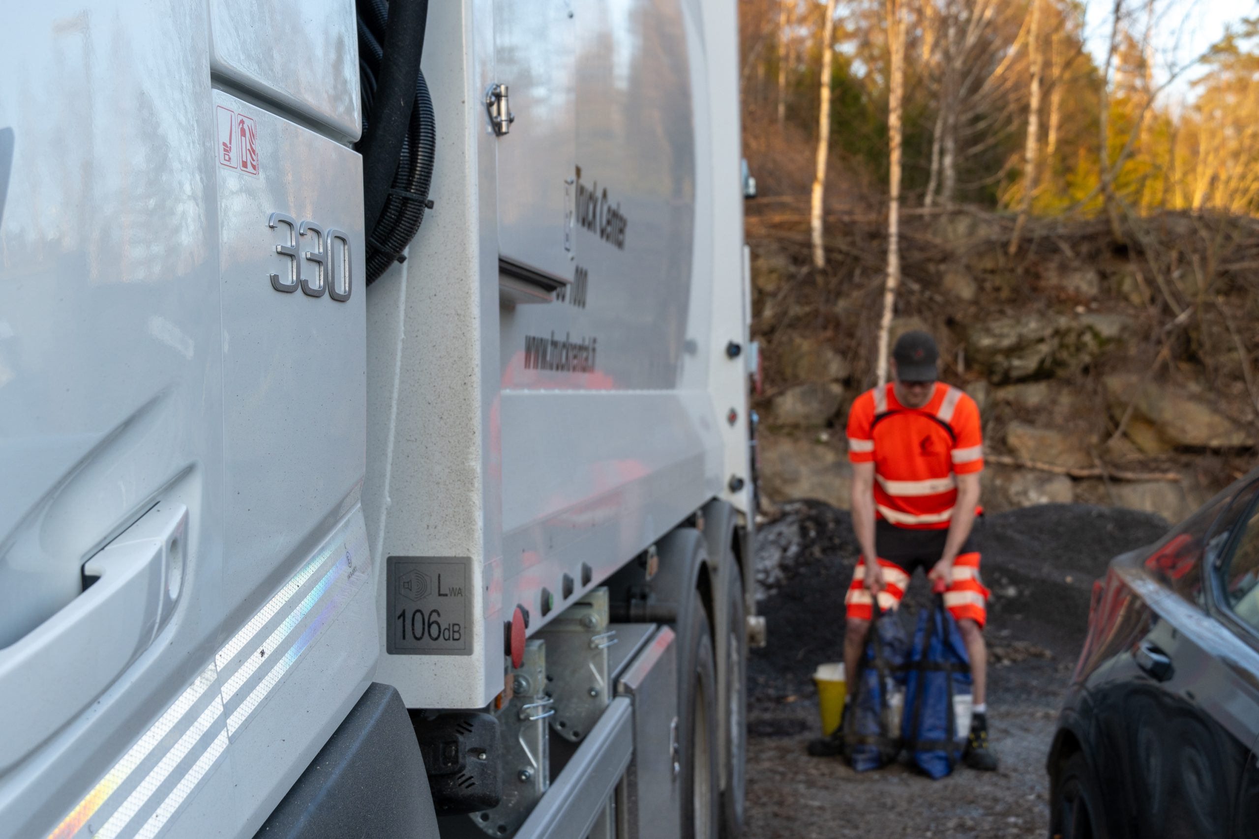 Otettiin 330 hepan moottori, mutta eihän autoja teholla ajetakaan